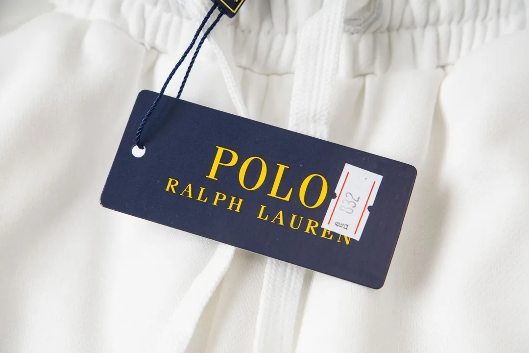 P140 Model No. 836 Ralph Lauren/Ralph Lauren Basic pony embroidered logo shorts for men and women. Pure cotton fabric. Easier to wear, more comfortable and less bulky than ordinary fabrics. Customized thread weaving and dyeing. Classic pony embroidery logo. Collar cross-threading details. Three-needle and five-thread workmanship throughout the body. Complete accessories. How to wear any trendy style. Easy to control. Match at will. Full of design, simple and must-have style! Color: Black White Navy Gray Size: S-XL